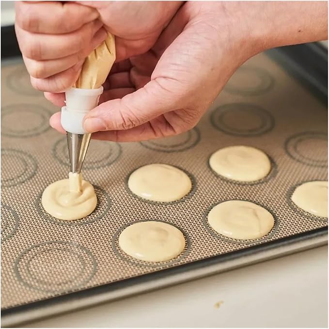 1 Piece Silicone Baking Mat Non Stick Heat Resistant Oven Liner Sheet for Cookie Macaron Bread Tool(Red 30x21cm)