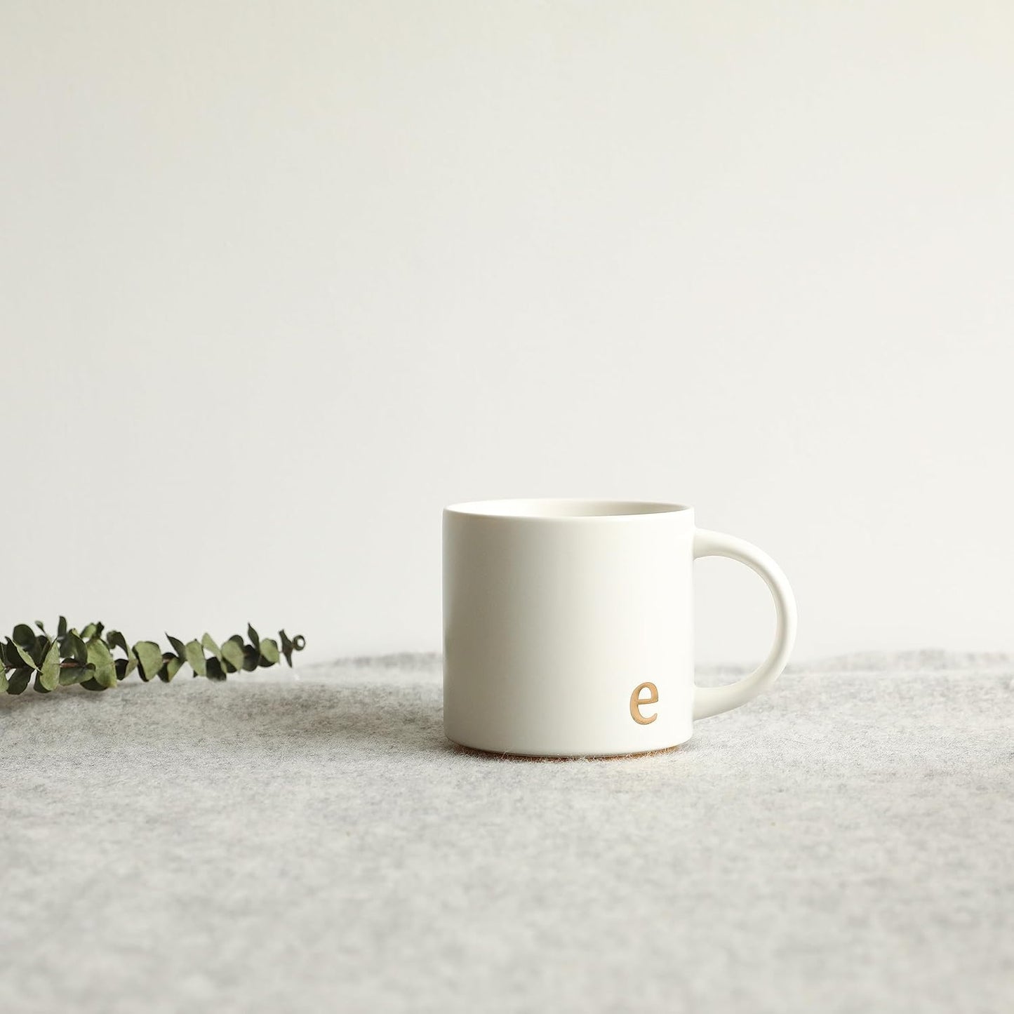 COLLECTIVE HOME - Monogram Ceramic Mugs, 15 oz Golden Initial Coffee Cups, Elegant Alphabet Tea Mugs, Elegant Personalized Mug with Gift Box, Luxurious Cups for Office and Home (e)