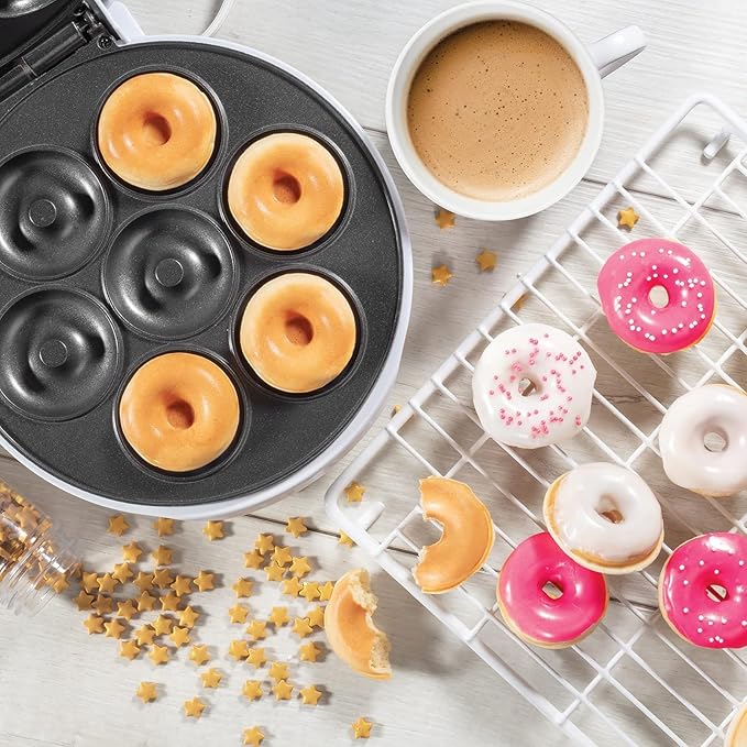 Mini Donut Maker,Electric Mini Doughnut Maker Machine, Makes 7 Mini Donutss, Non-Stick Mini Donut Machine, Easy Clean Doughnuts Maker Kit red (Pink)