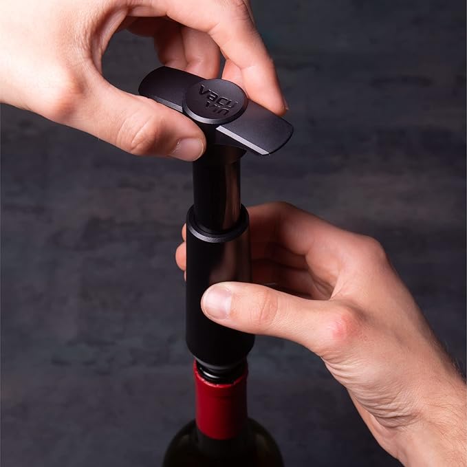 Vacu Vin Wine Saver Pump Blue with Vacuum Wine Stopper - Keep Your Wine Fresh for up to 10 Days - 1 Pump 8 Stoppers - Reusable - Made in the Netherlands
