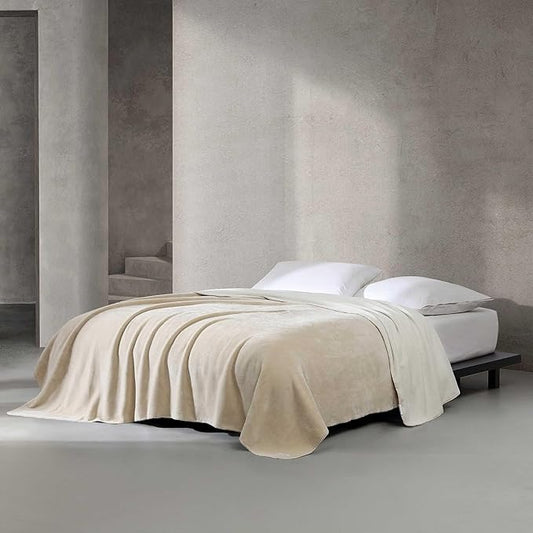 Calvin Klein - Twin Blanket, Super Soft Plush Bedding, Luxury Bed Blanket, Oeko-Tex Certified (Modern Reversible Solid Light Beige, Twin)